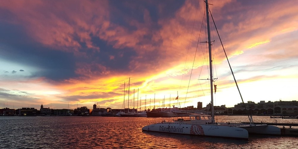 Atardecer en catamarán