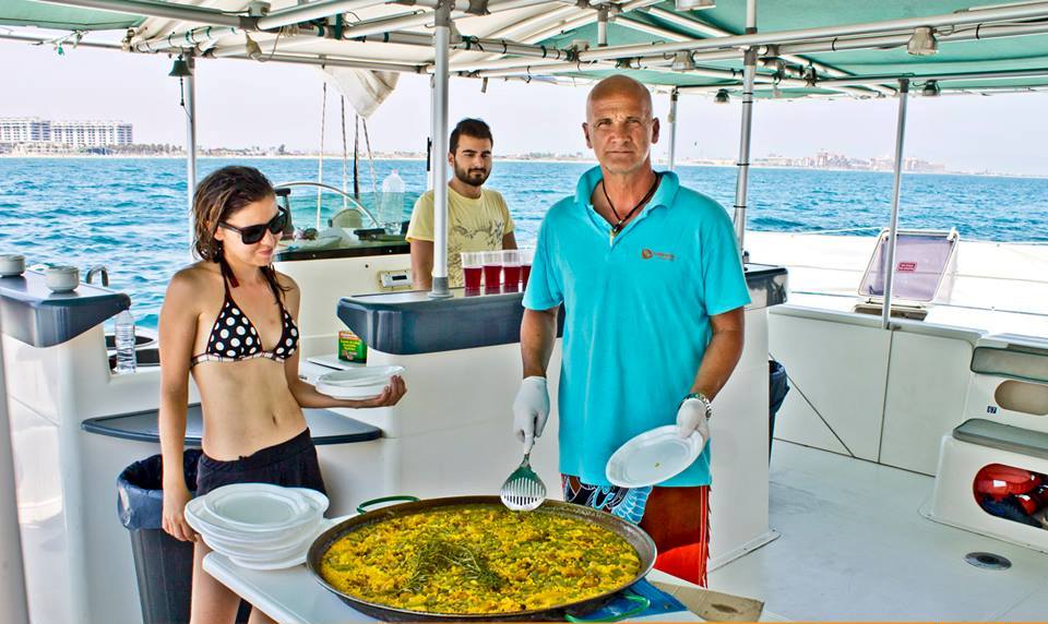 Paella en catamarán